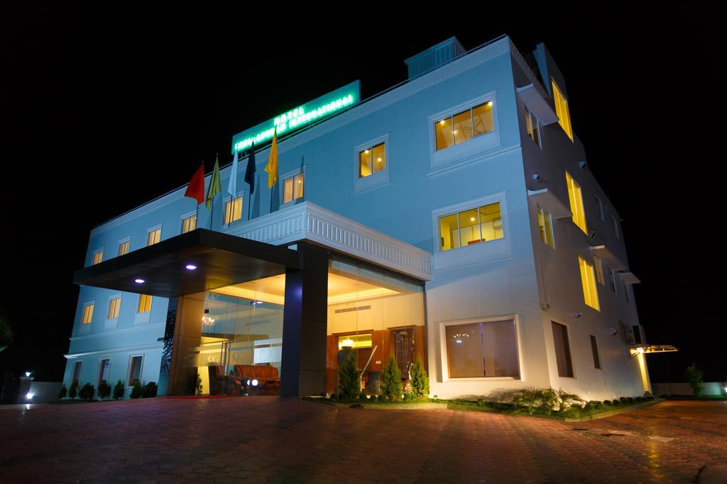 Hotel Gopalapuram International Pollāchi Exterior foto